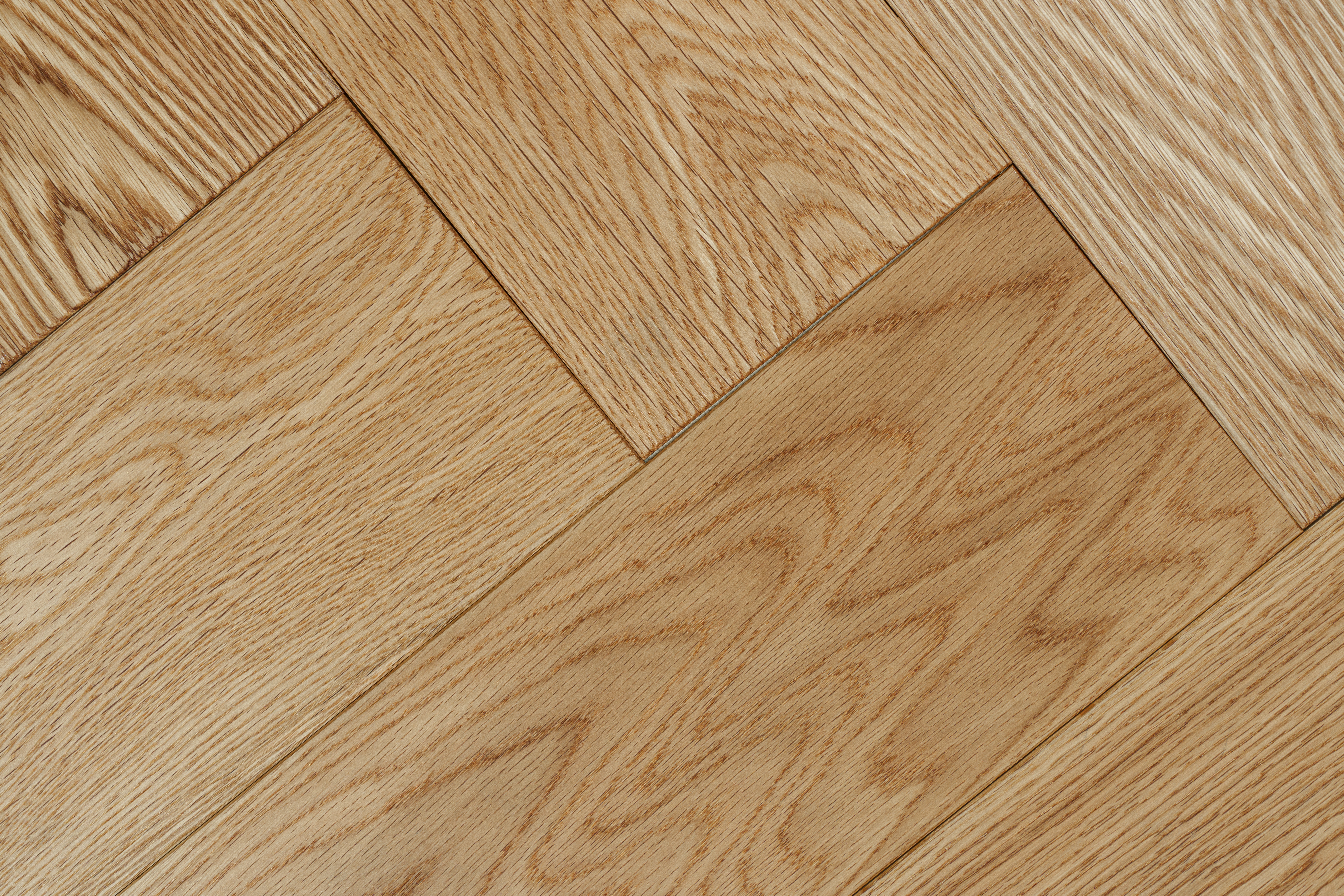 Паркетная доска AmberWood/Амбер Вуд Венгерская елочка Дуб Натур бесцветный лак 915х127х14 мм (0,93 м2/упак)